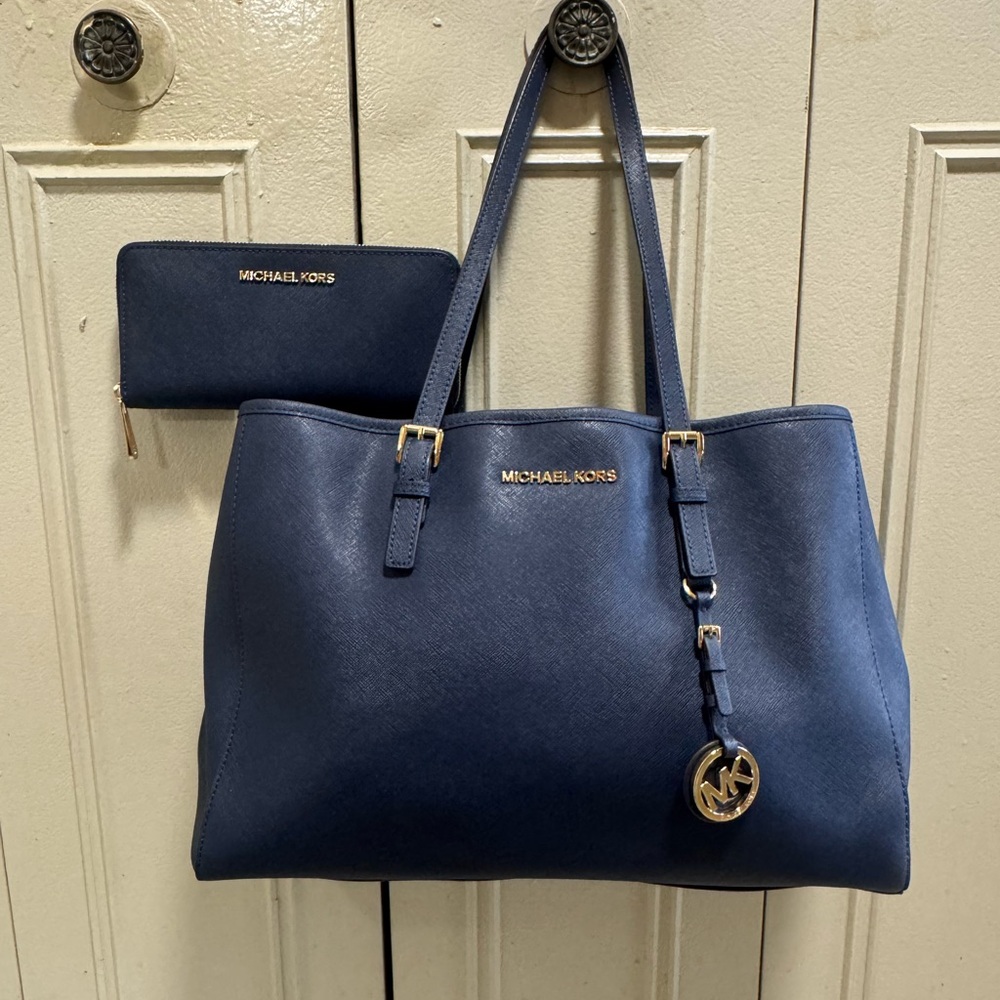 Michael Kors 🤍 NWOT 3FER- Navy Blue Tote Bag and Wallet Set with Dust Bag - Picture 5 of 12